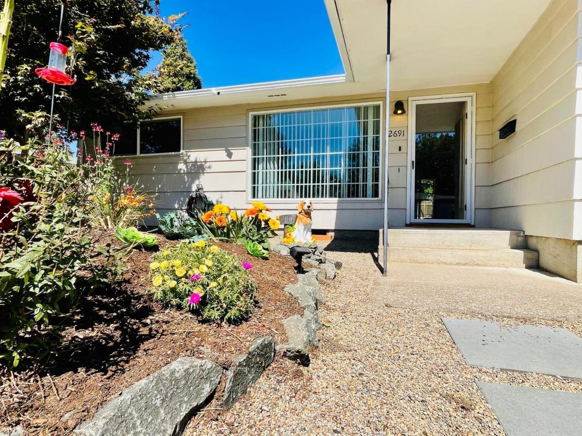 Villa Colorful 50'S Ranch In The Heart Of Eugene Exterior foto