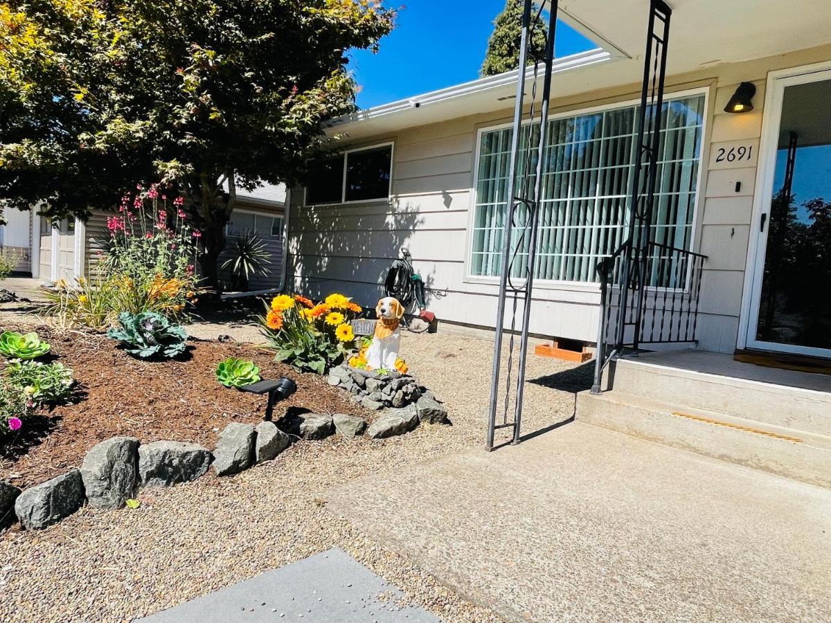 Villa Colorful 50'S Ranch In The Heart Of Eugene Exterior foto