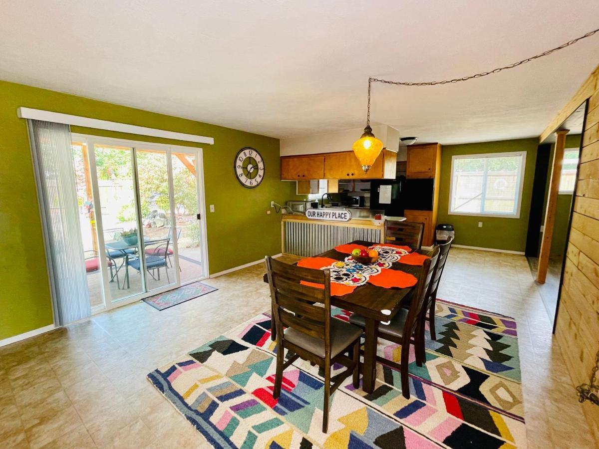 Villa Colorful 50'S Ranch In The Heart Of Eugene Exterior foto