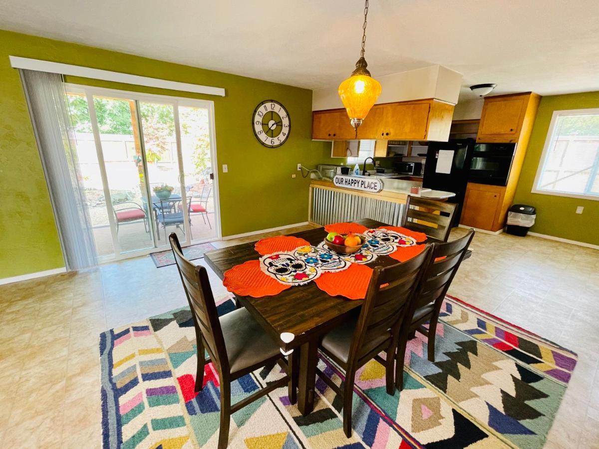 Villa Colorful 50'S Ranch In The Heart Of Eugene Exterior foto
