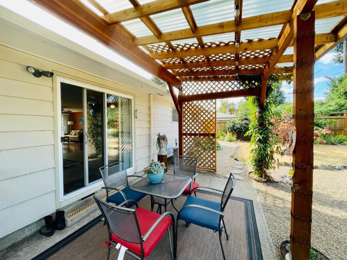 Villa Colorful 50'S Ranch In The Heart Of Eugene Exterior foto