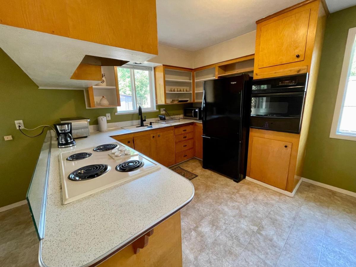 Villa Colorful 50'S Ranch In The Heart Of Eugene Exterior foto